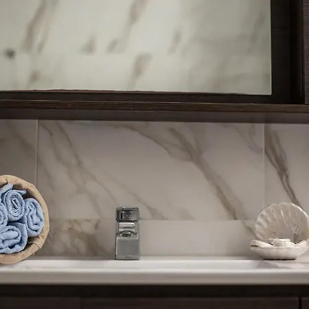 וילה 50 Shades Of Blue