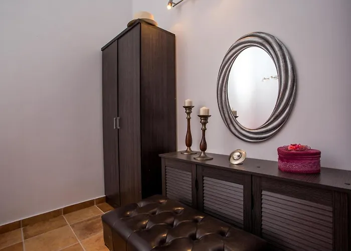 50 Shades Of Blue فيلة